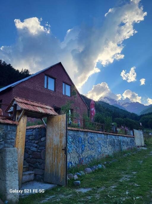 Villa Peak House Kazbegi Esterno foto