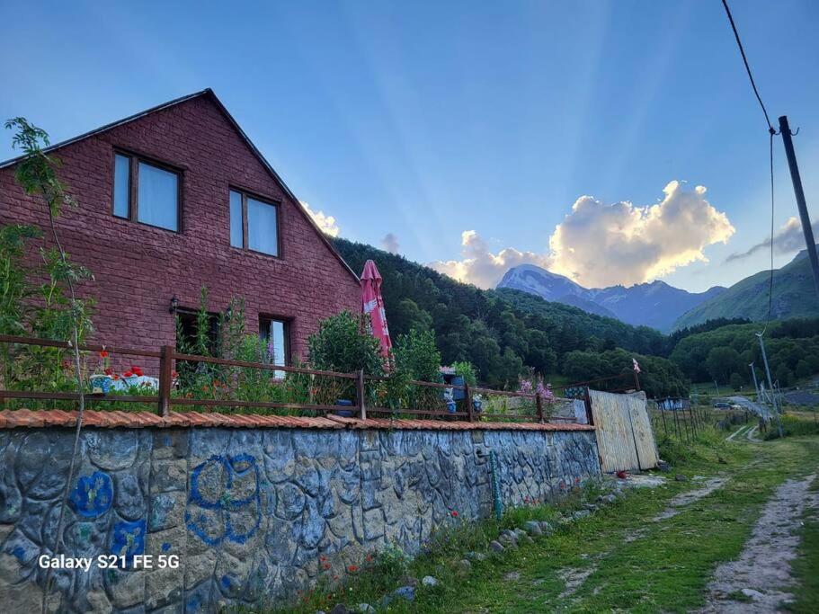 Villa Peak House Kazbegi Esterno foto